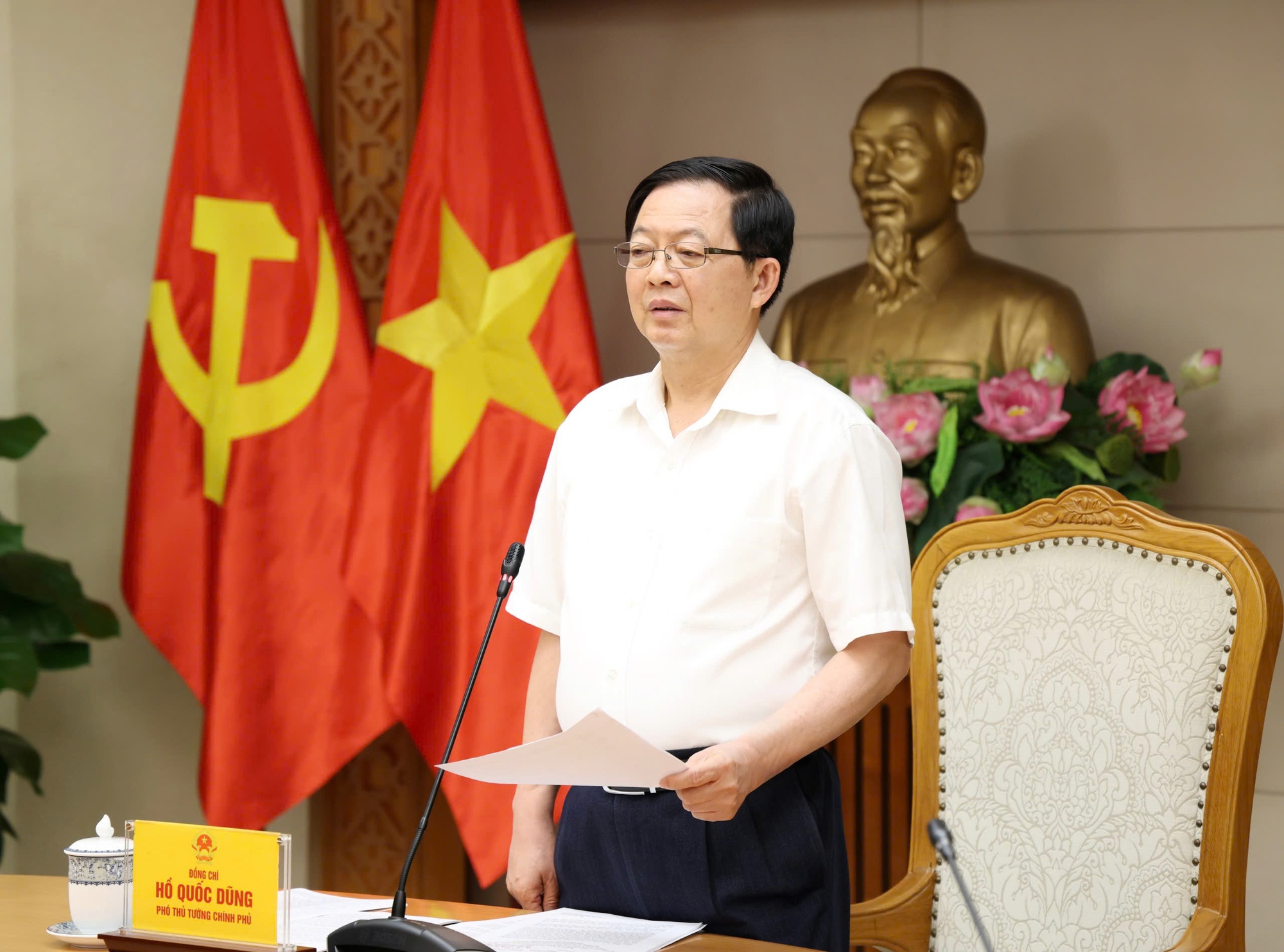 Phó Thủ tướng Hồ Quốc Dũng phát biểu chỉ đạo tại Phiên họp.