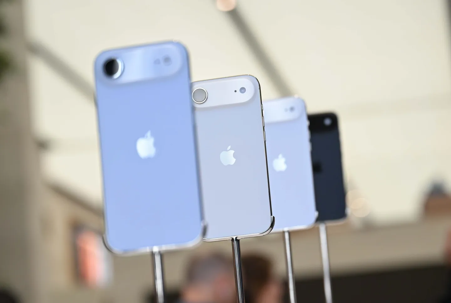 Apple xuống tay với iPhone Air: Thiết kế mỏng nhẹ, doanh số còn nhẹ hơn!